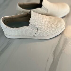 Dr. Scholl's Light Beige Slip-On Athletic Shoes Size 7W